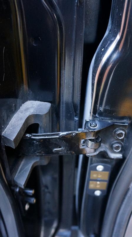 Side cargo door hinge issue-2014_savanalh-rear-hinge-restraint.jpg