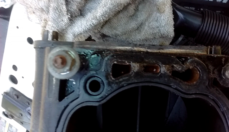 Can SomeOne Please Tell Me if this is Common REBUILDING 2005 3.8L IMPALA FROM MISFIRE-lim-oil-leak-2016-09-15-13h52m49s966.png