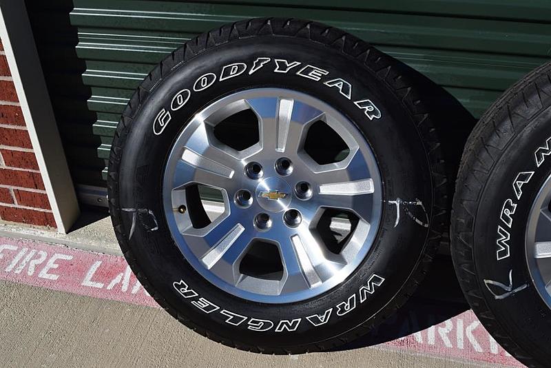 looking for pics of wheels on a suburban.-goodyearwranglerwhite18inchalloyupclose.jpg