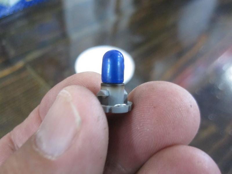 1998 Suburban K1500 interior light bulb identification-img_3818_10abdbaeebfb38c0062278fb648a6747c1528293.jpg