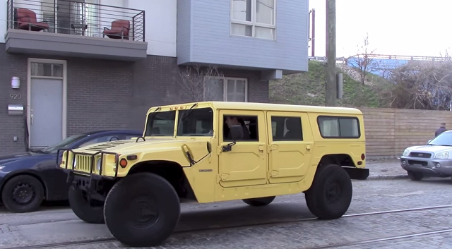 Here’s What It’s Really Like to Own a Hummer H1