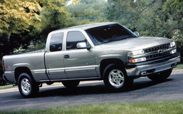 A Guide to Changing the Headlights on Your Chevrolet Silverado