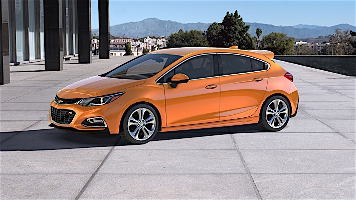 The 2017 Cruze Hatch offers the design, engineering and technological advancements of the 2016 Cruze sedan in a functional, sporty package with added cargo space.