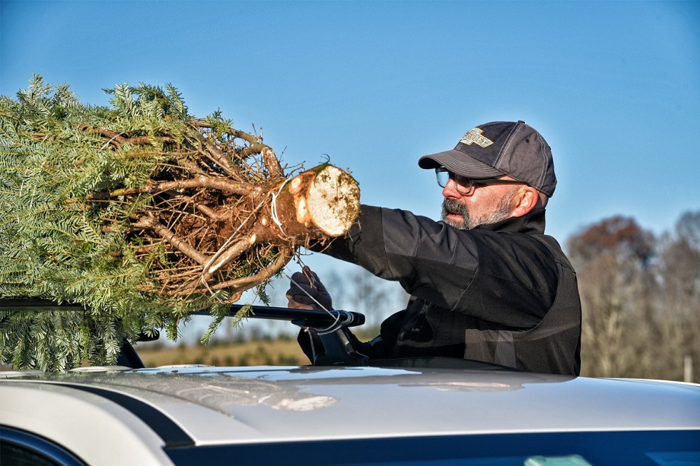 Chevrolet offers top tips for transporting your tree this holiday