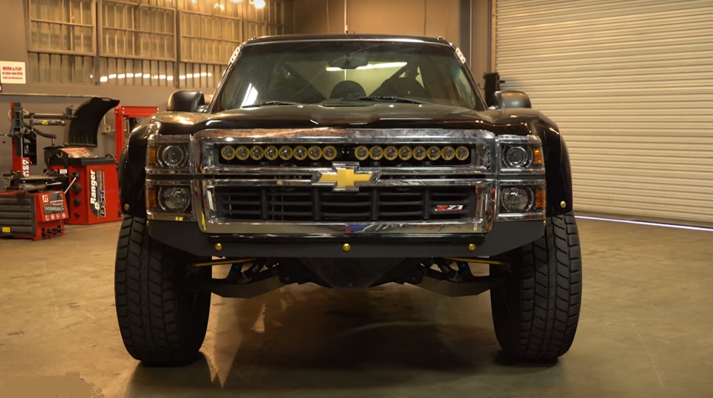 Hundreds of Build Hours Results in <i>Incredible</i> Silverado Prerunner